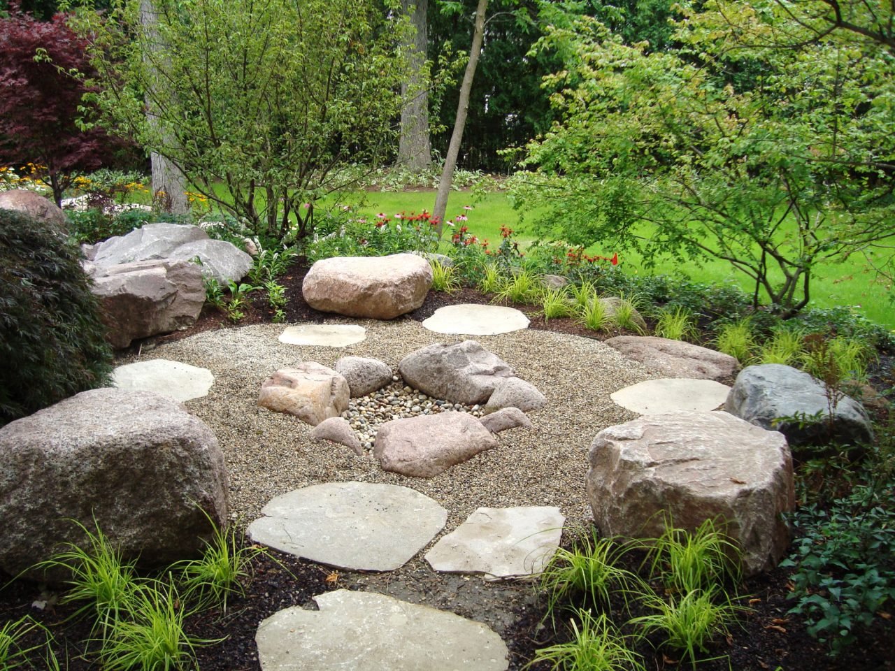Fire pit with gravel and granite boulder seating