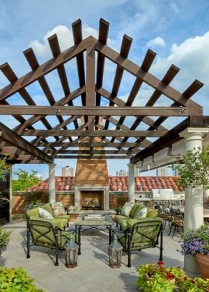 Tuscan-style pergola on a Chicago rooftop